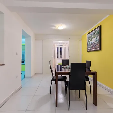Apartmán Hanna With Pool