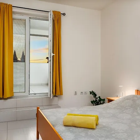 Apartmán Hanna With Pool